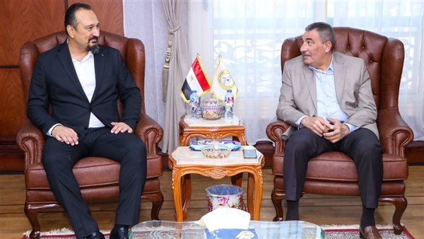رئيس هيئة ميناء دمياط يبحث مع وفد هاباج لويد العالمية تعزيز التعاون وزيادة حركة التداول