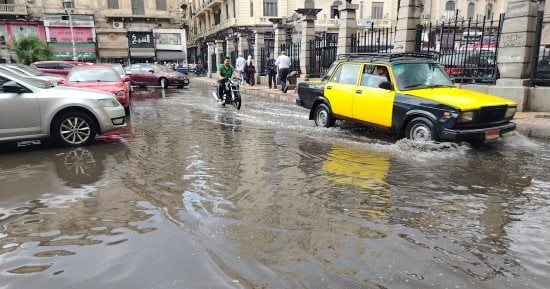 أمطار غزيرة تفاجئ الإسكندرية.. مياه الشتاء تضرب مناطق وسط المحافظة.. صور