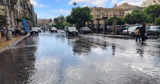 أمطار غزيرة تضرب الإسكندرية يصاحبها تقلبات جوية.. فيديو