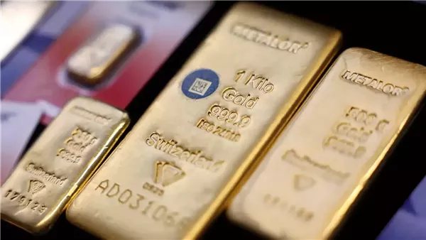 الذهب يتجه لتسجيل خسارة شهرية مع ترقب بيانات التضخم الأمريكية