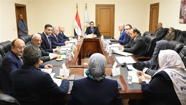 وزير الرياضة يتابع مع مجلس إدارة هيئة استاد القاهرة مستجدات العمل وخطط التطوير