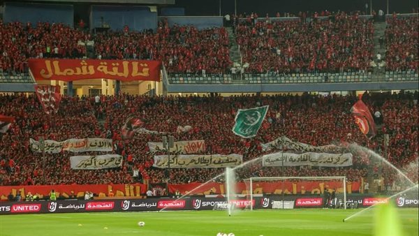 جماهير الأهلي تحيي ذكرى نصر أكتوبر بلافتات تاريخية من المدرجات (صور)