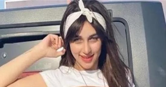 المعمل الكيميائي يحسم طبيعة أحراز قضية منار سامى.. حشيش وكوكايين وترامادول