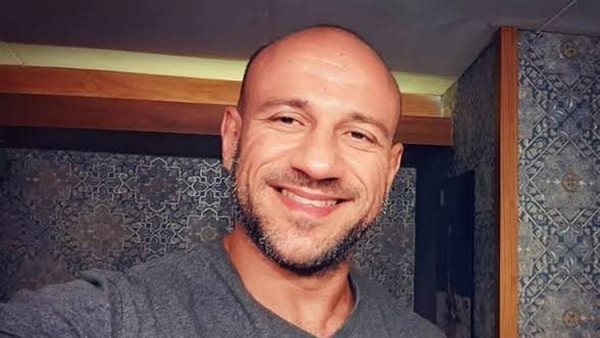 خرج من عباءة المزاريطة، رحلة أحمد مكى في التمرد على الكوميديا وإعادة اكتشاف نفسه فنيا