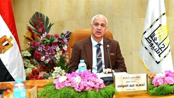 أنا الأحق بالمنصب، دعوى قضائية ضد وزير التعليم العالي تشعل سباق رئاسة جامعة أسيوط