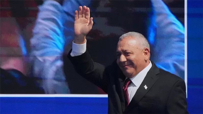 آيزنكوت لرؤساء الأجهزة الأمنية: لا ثقة بنتنياهو وهو رئيس حكومة بلا شرعية