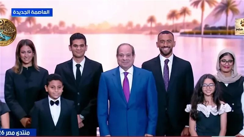 السيسي يكرم أبطال الذكاء الاصطناعي والحوسبة السحابية بجامعة عين شمس
