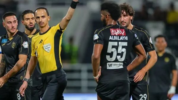 علي البليهي يدخل تاريخ الدوري السعودي برقم صادم بعد طرده أمام التعاون