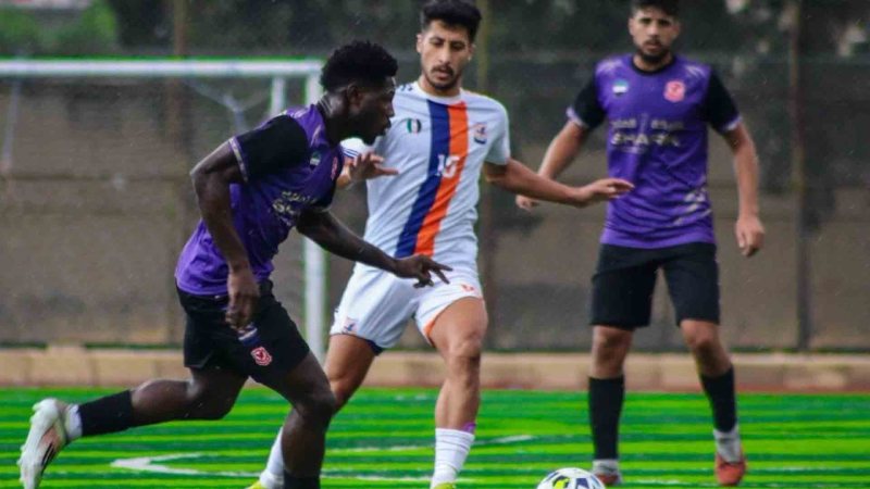 عشرون لاعباً فلسطينياً في الدوري الكروي الممتاز لكرة القدم