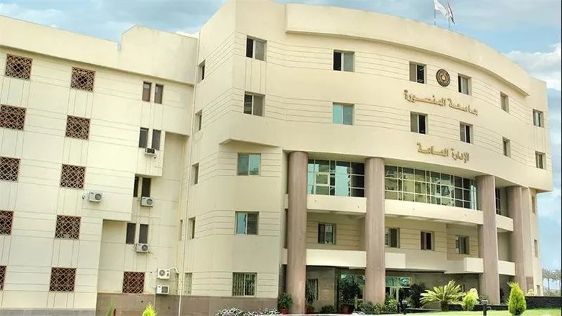 جامعة المنصورة تضبط طالبا اعتدى على زميله بـ«كتر» داخل الحرم الجامعي