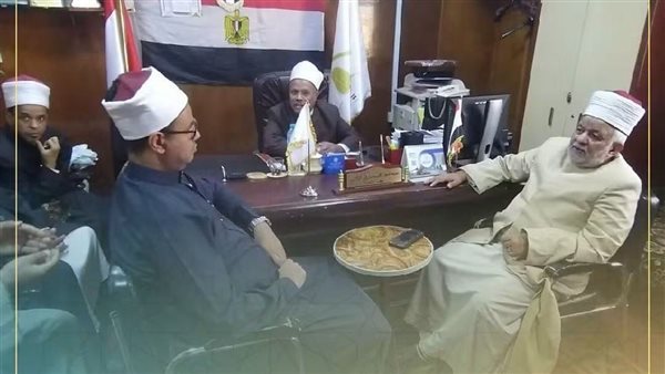 مدير أوقاف قنا يعقد اجتماعا مع لجنة المتابعة لتكثيف المرور الميداني على المساجد