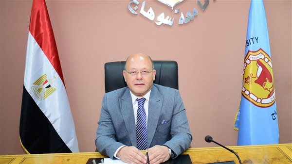 رئيس جامعة سوهاج يعتمد ترقية 2100 من العاملين.. و3800 مستفيد خلال 10 أشهر