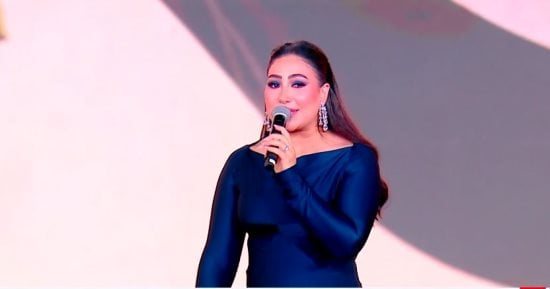 وصول المطربة بوسى المحكمة لنظر استئنافها على حكم الحبس فى شيك بدون رصيد