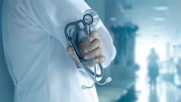 مطالب برلمانية بتدخل تشريعي لضبط معايير تكليف الأطباء