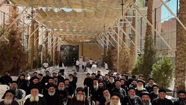 الأنبا جوارجيوس يناقش ترتيبات الخدمة مع كهنة إيبارشية مطاي