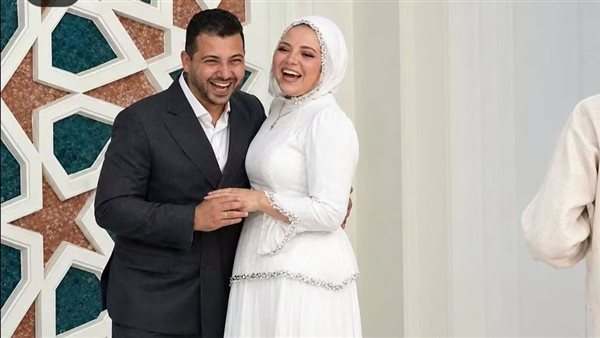من زغرودة الأم إلى هيبة الأب، 8 صور ترصد فرحة إبراهيم حسن وزوجته في عقد قران ابنهما