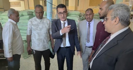 وكيل تموين الأقصر يقود جولات على محطة تعبئة بوتاجاز الطود ومطحن الإتحاد.. صور