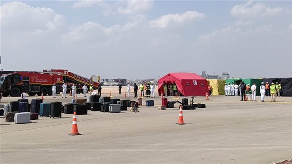 مطار القاهرة يجري تجربة طوارئ للسيطرة على حريق طائرة (فيديو وصور)