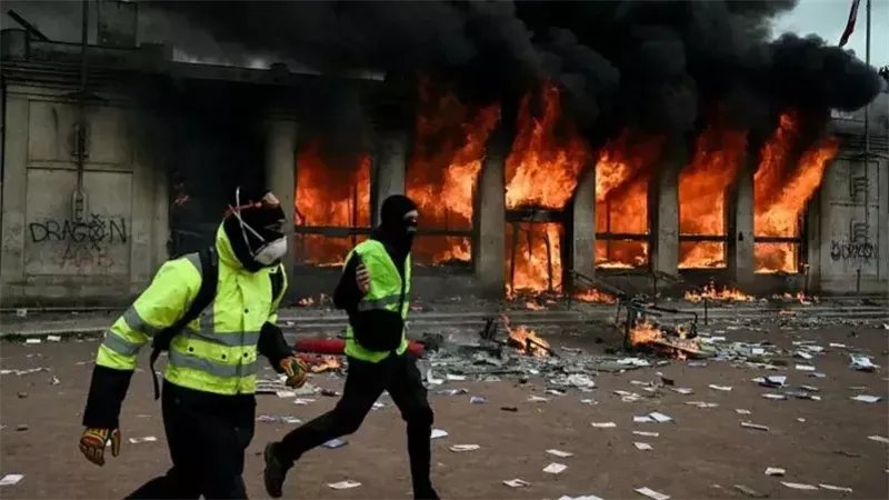 قبل احتجاجات حاشدة، الداخلية الفرنسية تعتقل 135 شخصًا وتصادر أسلحة وأقنعة غاز