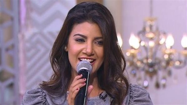 ياسمين علي تؤكد سعادتها بالمشاركة في مهرجان الموسيقى العربية: "لما بيتي يطلبني أجري على طول"