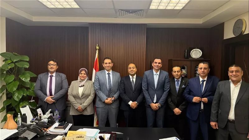 3 قيادات بقطاع الشئون العقارية بهيئة المجتمعات العمرانية يحصلون على الدكتوراه المهنية