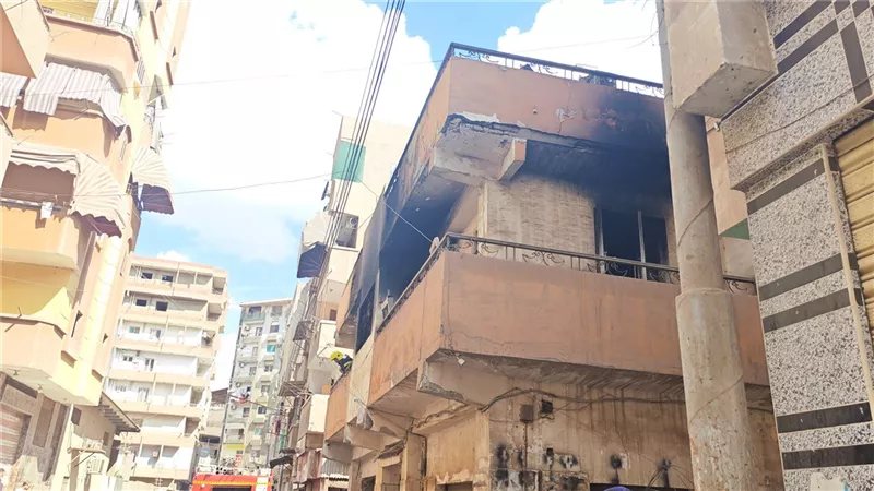 إخماد حريق في مخزن مطاعم شهيرة بالمنصورة (فيديو)
