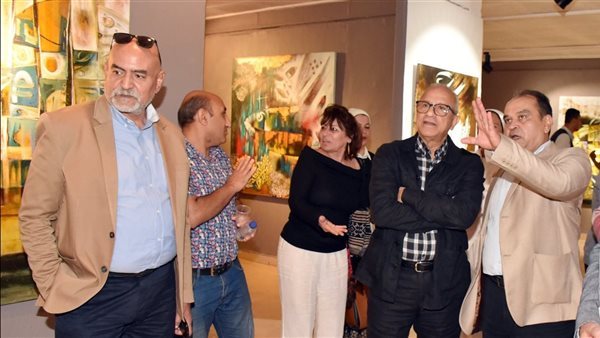 رحلة بصريّة من جغرافية مصر إلى عمق الروح، عماد أبو زيد يطلق "حضور الأماكن" بقاعة الباب