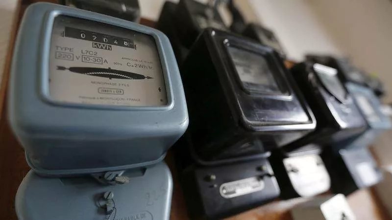 بعد قرار استبدالها، هل هناك سعر موحد لعداد الكهرباء وكيف تُحسب التكلفة؟