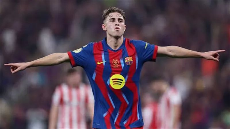 باريس سان جيرمان يعرض 80 مليون يورو لضم نجم برشلونة وتشيلسي يترقب