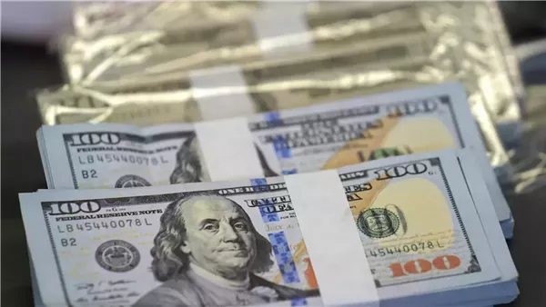 الدولار يتراجع من أعلى مستوياته في 18 شهرا مع ترقب بيانات التضخم