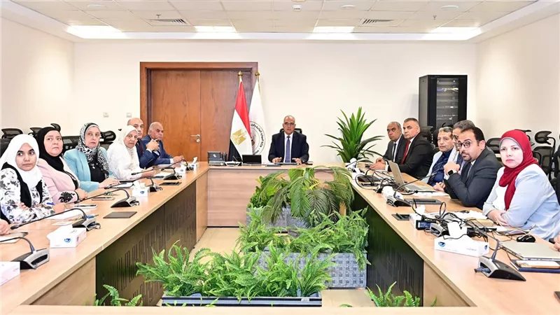 وزير الري يوجه بالتوسع في التوأمة الرقمية للترع لتحسين توزيع المياه