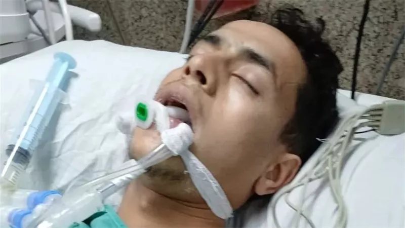 خرج لشراء وجبة لوالدته فعاد جثة هامدة، تفاصيل وفاة شاب بالإسكندرية بعد طعنه ودخوله في غيبوبة (صور)