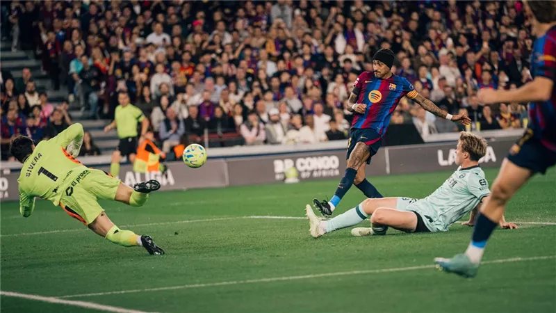 الدوري الإسباني، برشلونة يكتسح ألافيس 4-0 في الشوط الأول