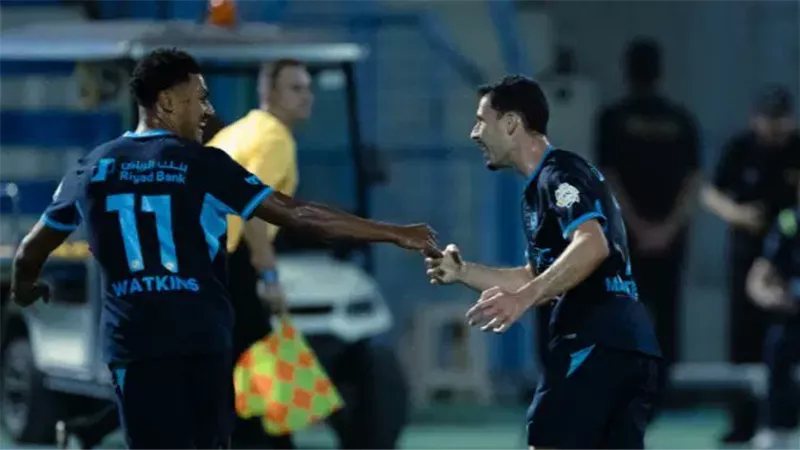 الهلال بالقوة الضاربة ضد الفتح في الدوري السعودي