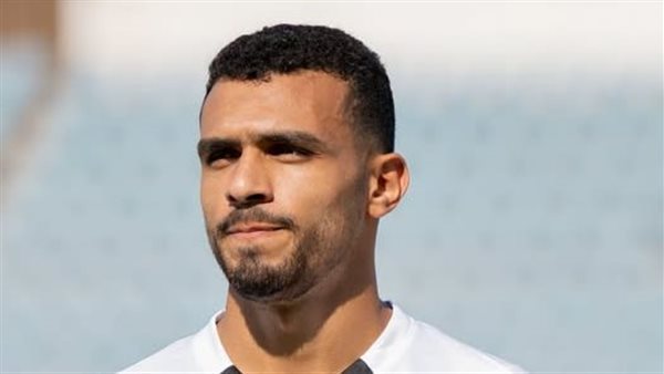 مهاجم شباب الأهلي علي رادار نادي إسباني ومدافع مسار ينال إعجاب "عموتة"