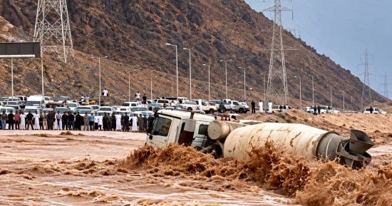 سيول جنوب سيناء تقطع طريق وادي وتير وتحذيرات لمرتادي الطريق الساحلي بين نويبع وطابا