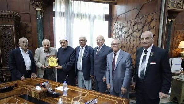شيخ الأزهر يستقبل وفدا من أبطال حرب أكتوبر ويعرب عن الاعتزاز بتضحياتهم الجليلة