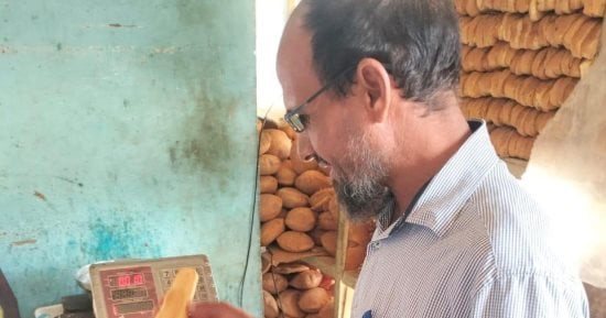 تحرير 321 محضرًا تموينيا وضبط سلع غذائية وأدوية وقطع غيار مخالفة بالمنيا