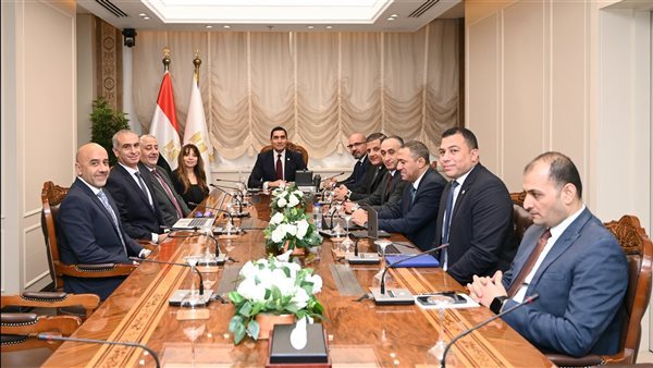 وزير الرياضة يبحث مع البنك الأهلي وروابط تعزيز التعاون في اكتشاف المواهب