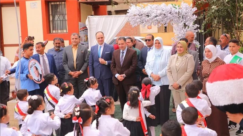 محافظ دمياط يتفقد تطوير المنشآت التعليمية وانتظام الدراسة بفارسكور