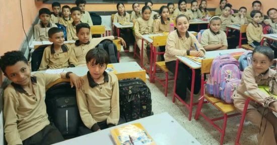تعليم الشرقية يتابع انتظام الدراسة بمدرسة العدلية بعد أزمة صور "تلاميذ الفناء"