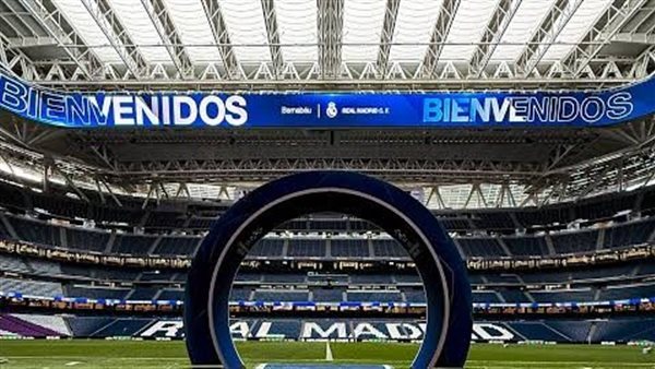 درع ريال مدريد الضخم يزين واجهة سانتياجو برنابيو (فيديو)