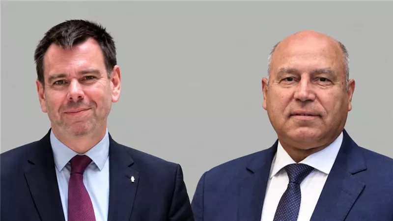 وزير النقل يتفق مع نظيره المجري على استكمال توريد 44 عربة قطارات جديدة للسكك الحديدية