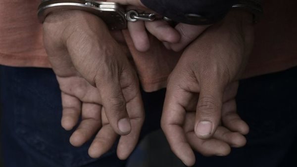 الحبس سنة لعاطلين متهمين بسرقة الهواتف المحمولة بأسلوب الخطف في عين شمس