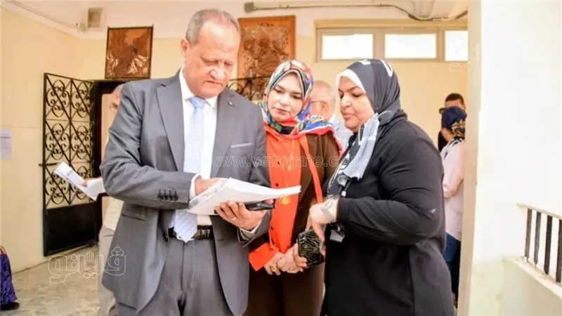 مديرالتعليم ببورسعيد يوجه بالتحقيق في سلبيات رصدها داخل مدرسة للغات