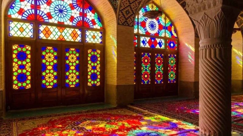 «الزجاج المعشّق الدمشقي».. حرفة عريقة تقاوم الزمن وتستعيد حضورها