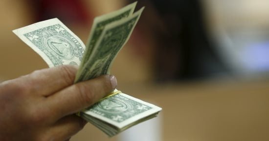 سعر الدولار على مدار الساعة.. 56.07 جنيه سعر الأخضر فى بنك قناة السويس