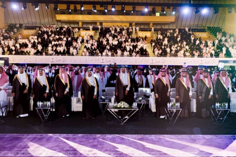 برعاية وزير الموارد البشرية.. معهد الإدارة العامة يحتفي بـ 1055 خريجًا وخريجة في الرياض