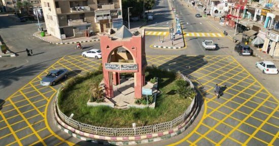 محافظ الوادي الجديد تتابع خطة تطوير وتنظيم الحركة المرورية بميادين موط بالداخلة