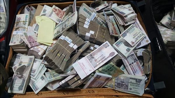 من الهجرة غير الشرعية إلى شراء السيارات وتأسيس الشركات، كيف حاول متهم غسل 10 ملايين جنيه؟